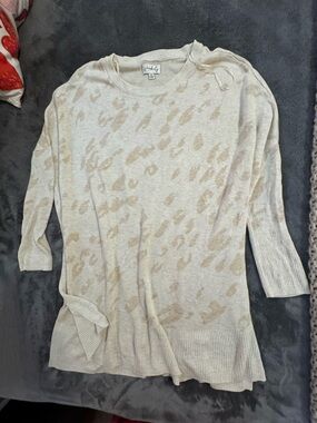 Wonderly Cream and Beige Leopard Crewneck